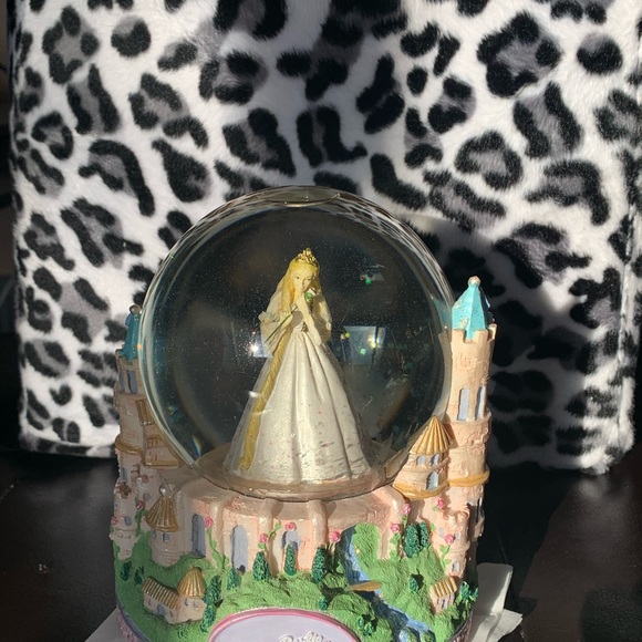 Rare Vintage 2003 Barbie as Rapunzel Musical Glittering Snow Globe❄️🎀🎼💗✨ - Picture 6 of 6